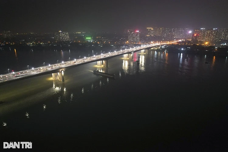 Hệ thống chiếu sáng độc đáo bằng đèn LED trên cầu Vĩnh Tuy
